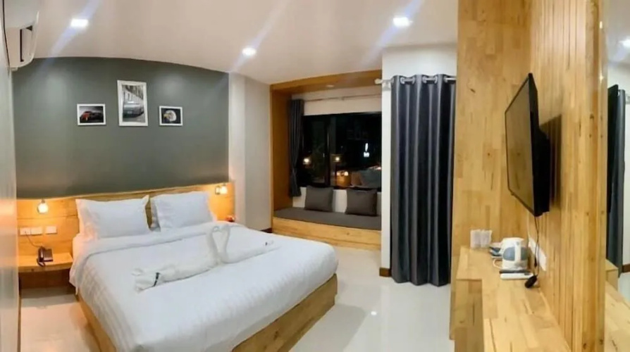 Add Ubon Hotel