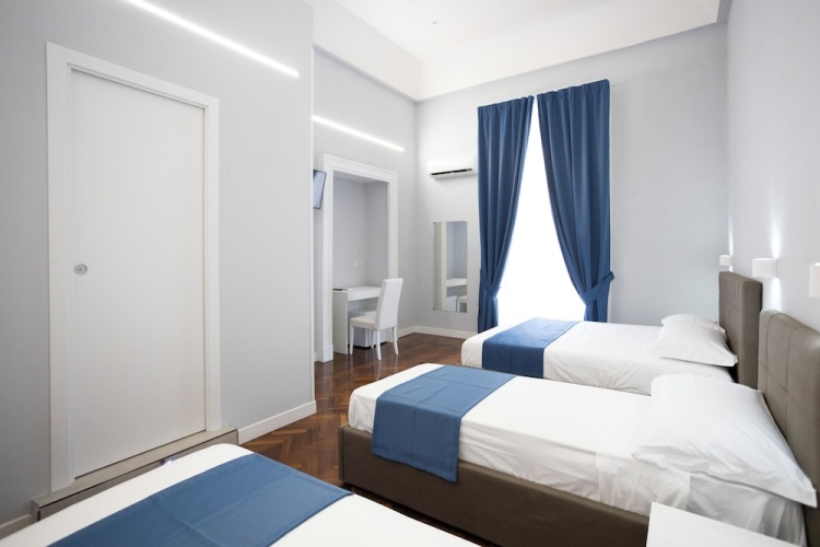 Deluxe Quadruple room with balcony