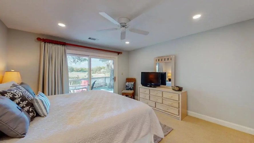 15 Promontory Ct