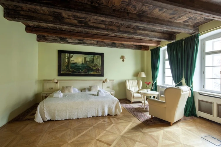 Deluxe Double room with city view