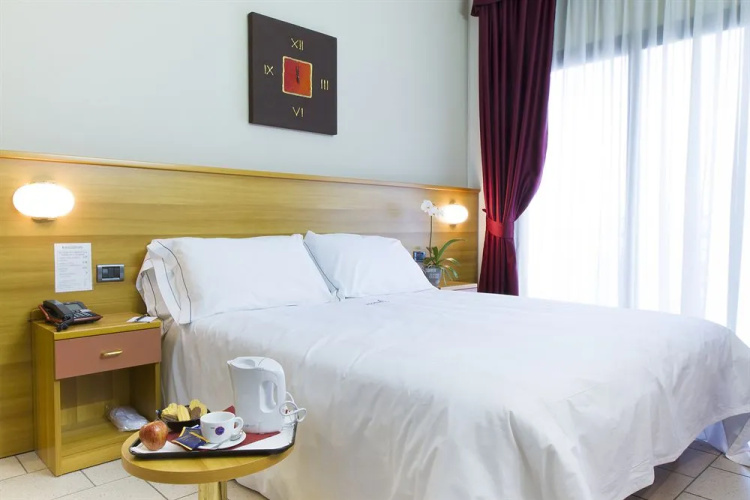 HotelTo