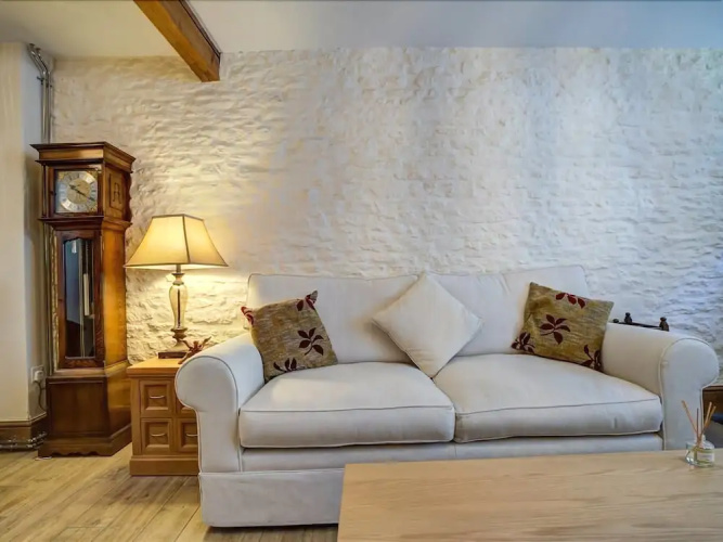 Aelia Cottage, Cirencester