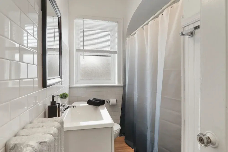 Chic 2BR Apt in Skokie - Elm 3A