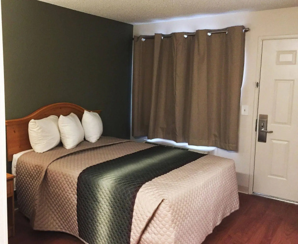 HomeTowne Studios by Red Roof Denver - Thornton