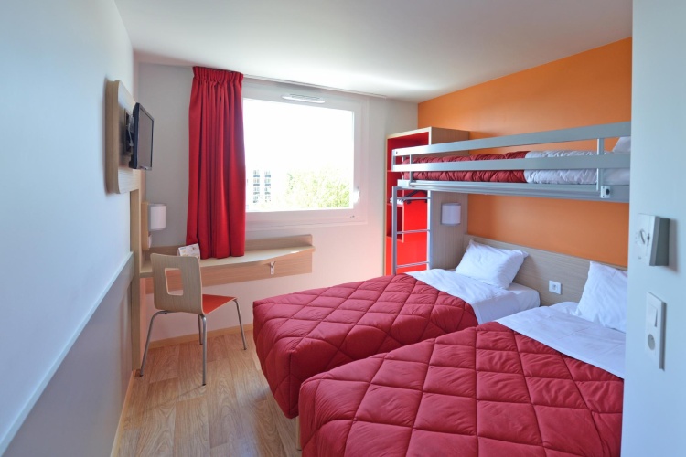 Standard Triple room