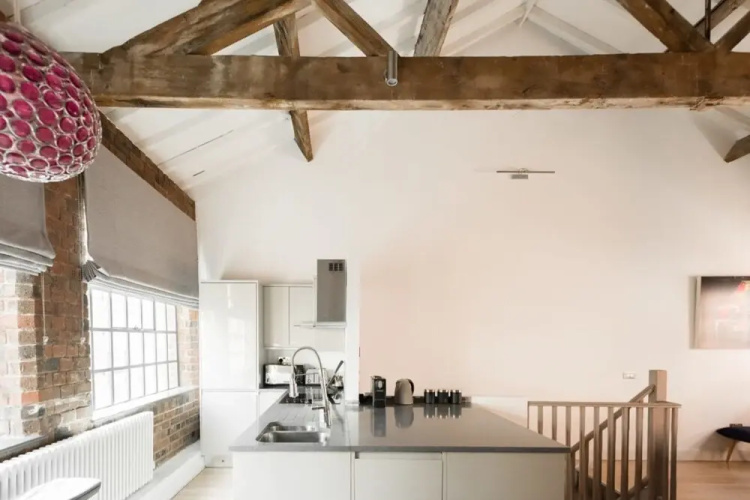 The Warehouse Loft - Trendy Converted Warehouse 3bdr