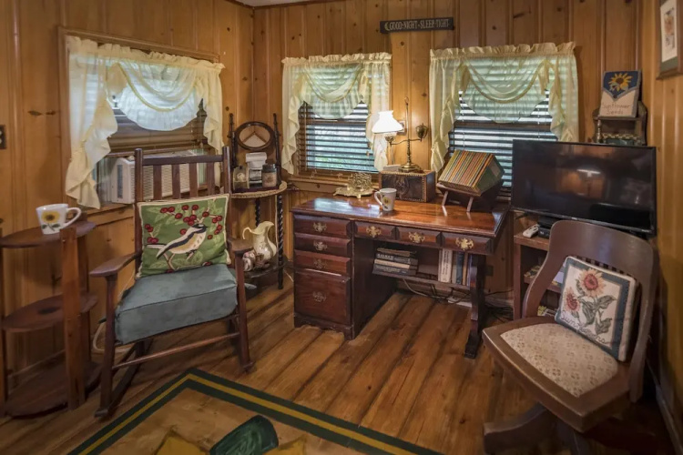 Country Woods Inn