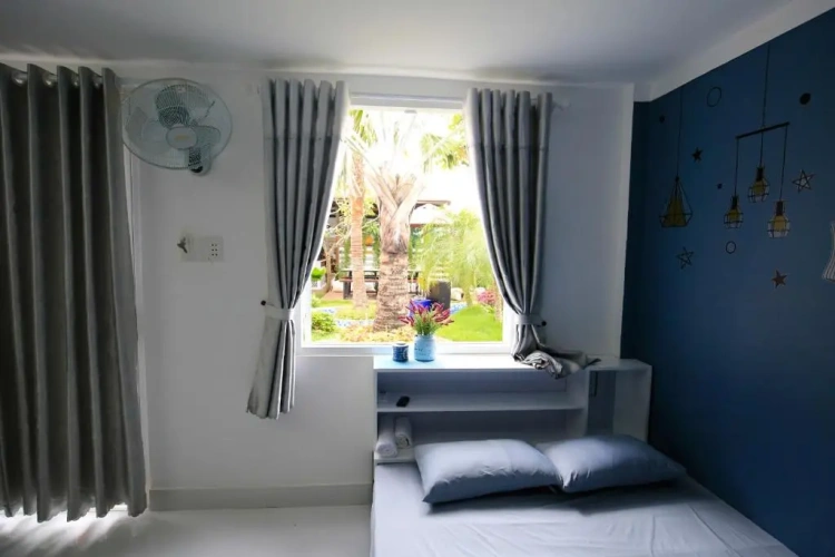 Standard Family room with garden view