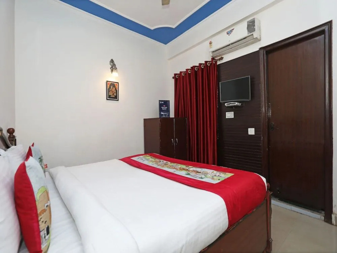 OYO 10500 Royal Awadh