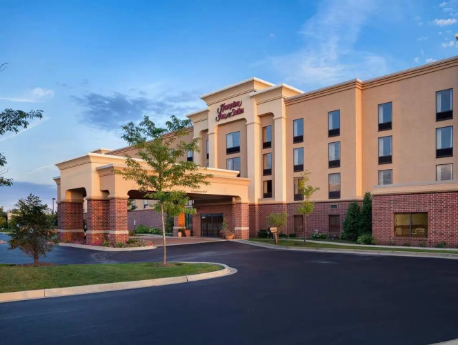 Hampton Inn & Suites Chicago-libertyville - Fox Lake, IL