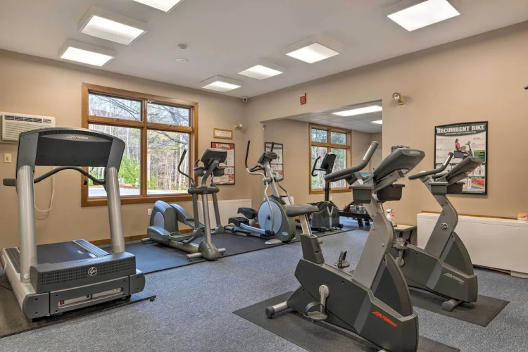 Relaxing Lincoln Condo w/ Fireplace & Shuttle