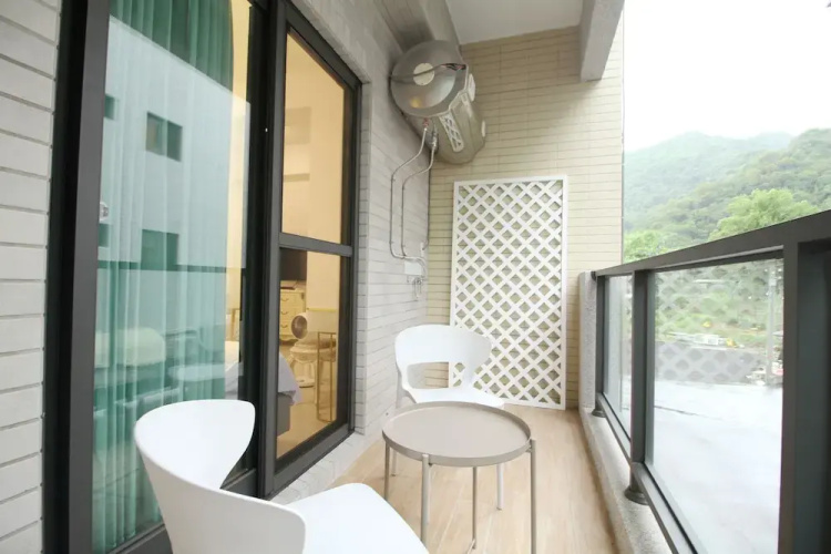 Mooon House