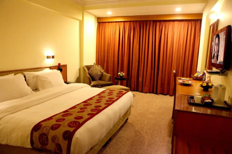 Lords Plaza, Surat