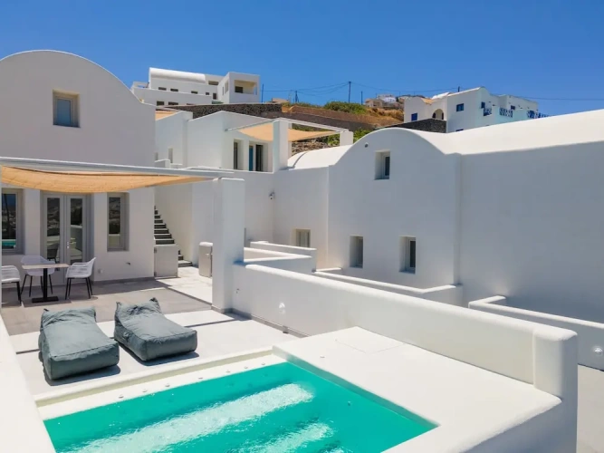 2 Bedrooms Family Suite with balcony