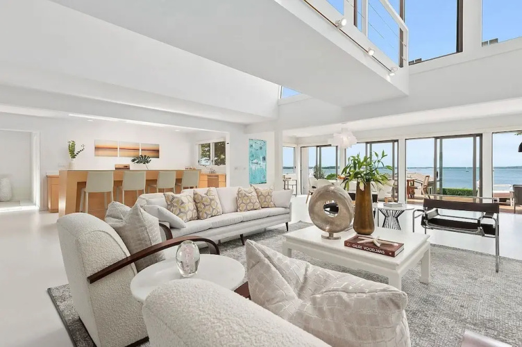 Sunset Villa by Rove Beachfront w Deck Pool