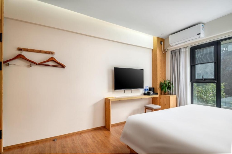 Standard Double room with city view