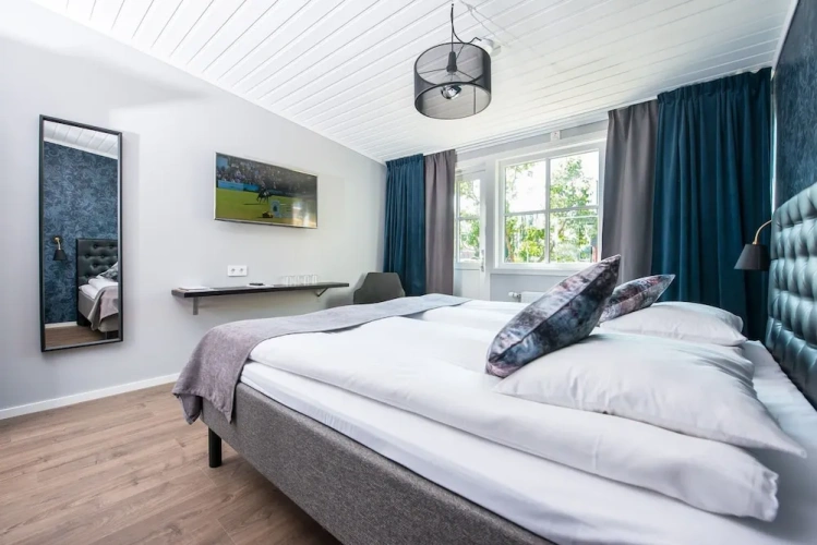 Standard Double Family Basement room