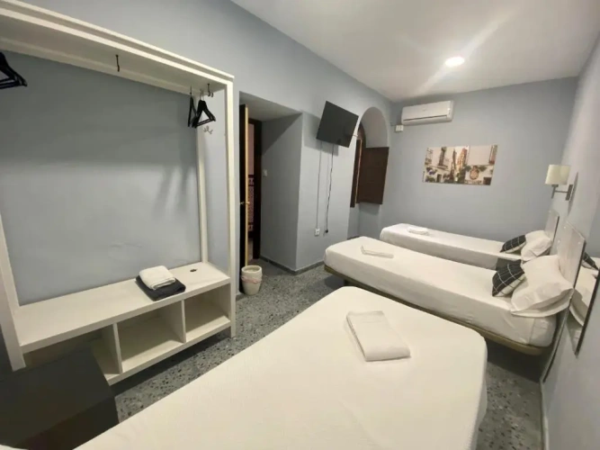Standard Triple room
