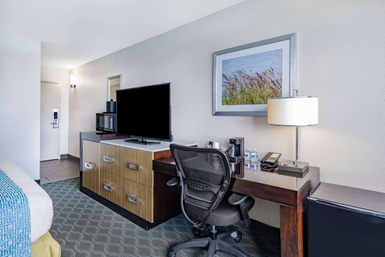 Wyndham Garden Kenosha Harborside photo 6