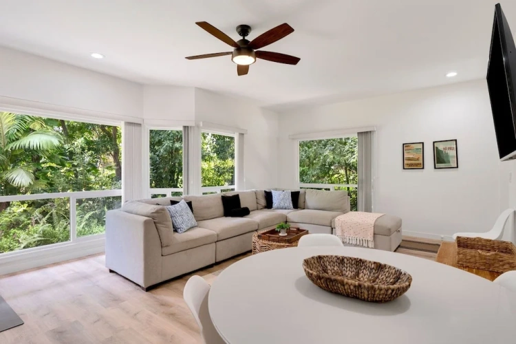 5 Bedrooms Cottage