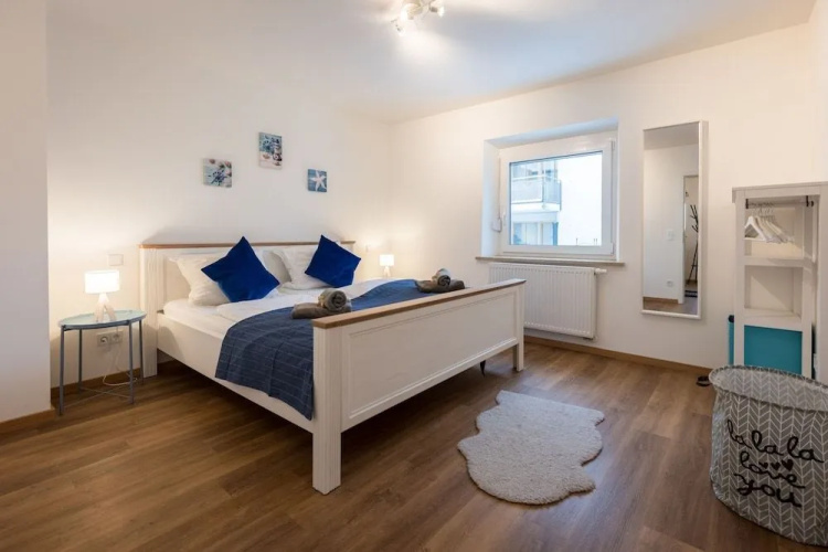 BRIGHT - Augsburg's Biggest - 4BR - Parking - Kitchen
