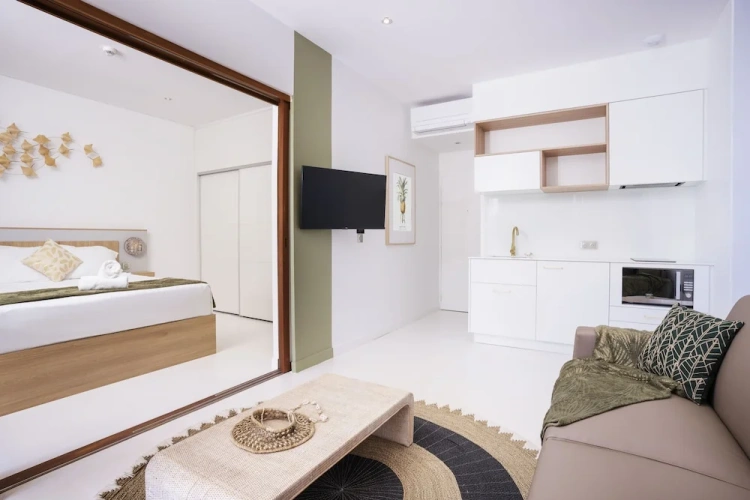 Double Basement Suite with garden view