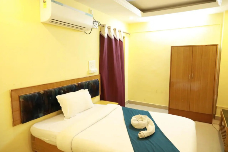 Sravanthy Inn