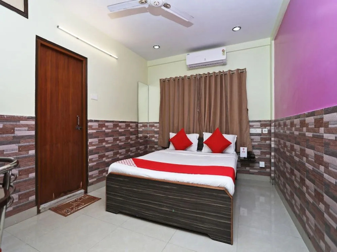 OYO 14818 Sudarshan Apartment