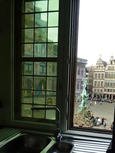 Antwerp old town triplex apartment