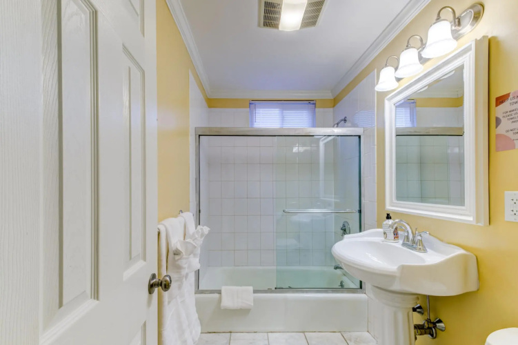 Spacious 2bd/1ba | Ashmont+Parking | 3D TOUR