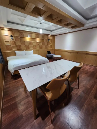 Central Plaza Hotel