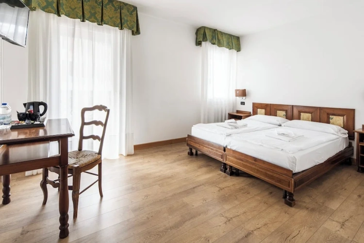 Classic Twin room with balcony