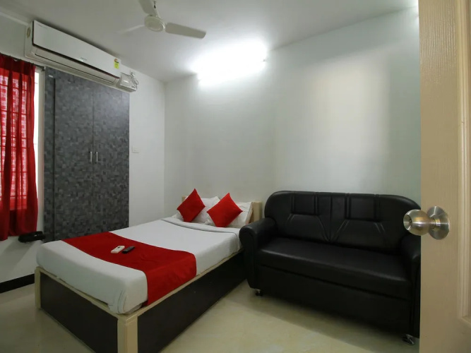OYO 10835 Hotel Sri Sant