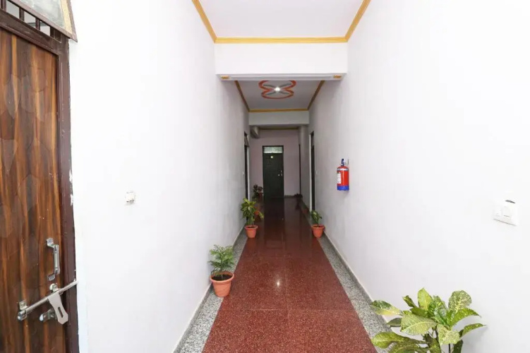 Taj Path by OYO Rooms