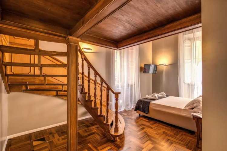 The Spanish steps apartment 67