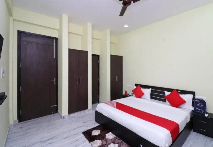 OYO 18899 Delight Inn