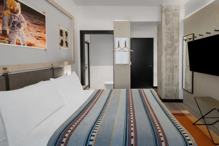 Double room with city view