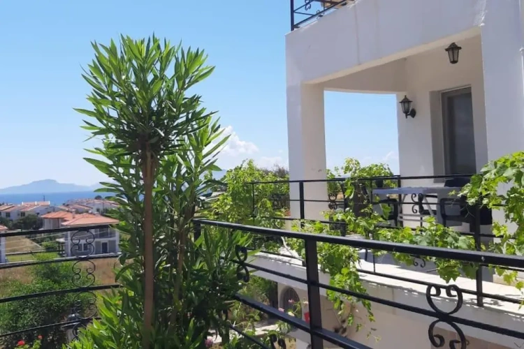 2 Bedrooms Villa