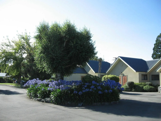 Four Peaks Motel