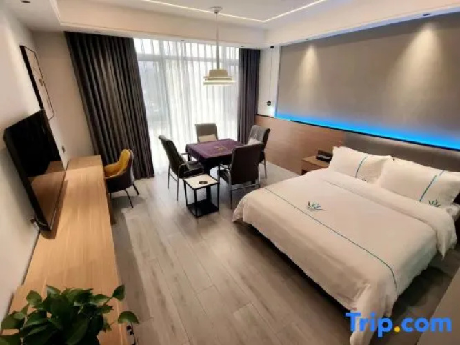 Yilong Lanshe Hotel