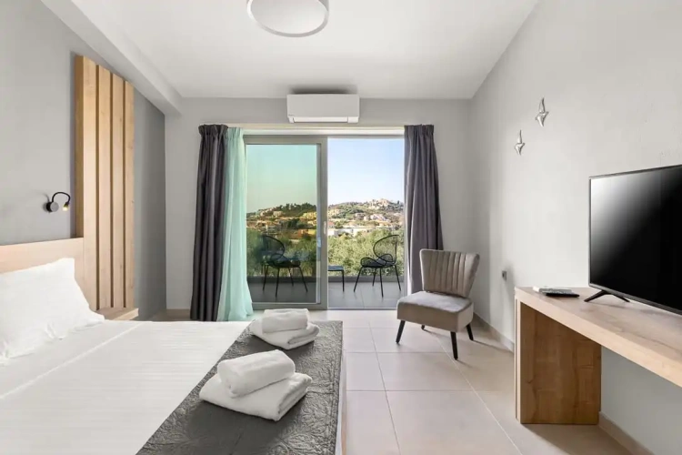 Deluxe Double room with pool view