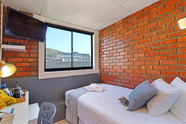 Happy Rhino Hotel