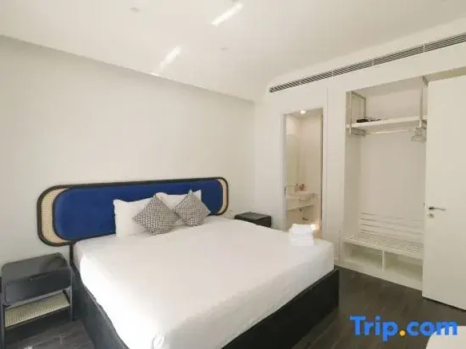 1 Bedroom Apartment with partial sea view