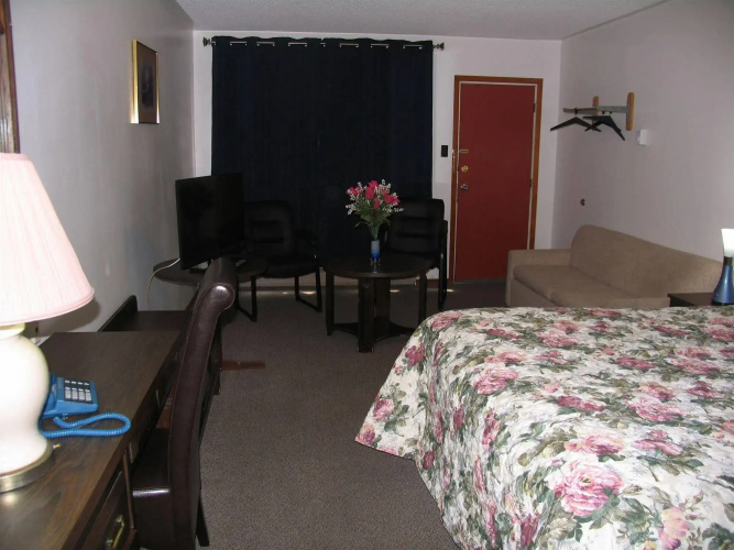 Seven Oakes Motel