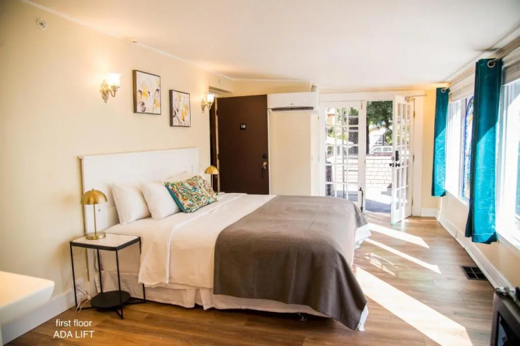 Cedar Gables Inn