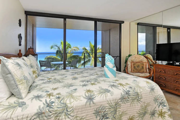 Mahana 713 by RedAwning