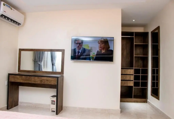 2 Bedrooms Apartment