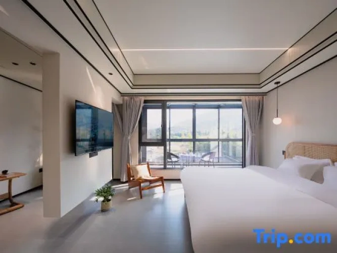 Deluxe Double room with balcony and with lake view