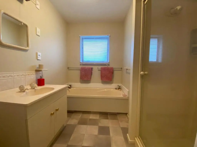 8b Rippingale Road