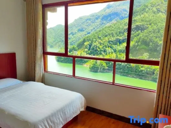Standard Double room with river view